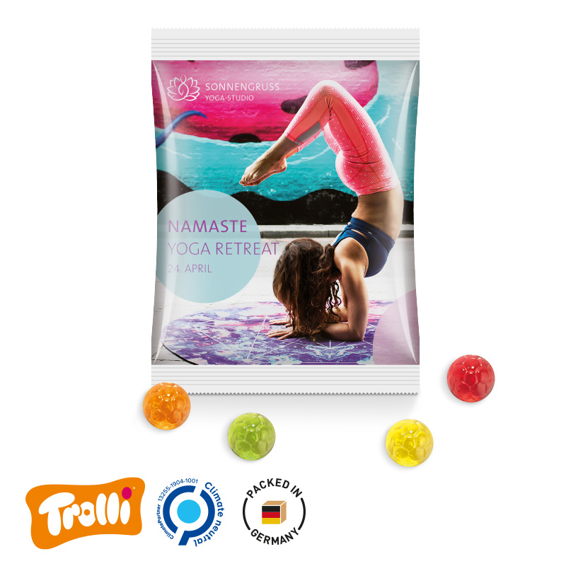 Maxitüte Folie weiß Trolli Fruchtgummi Fußbälle Maxitüte Folie weiß Trolli Fruchtgummi Fußbälle