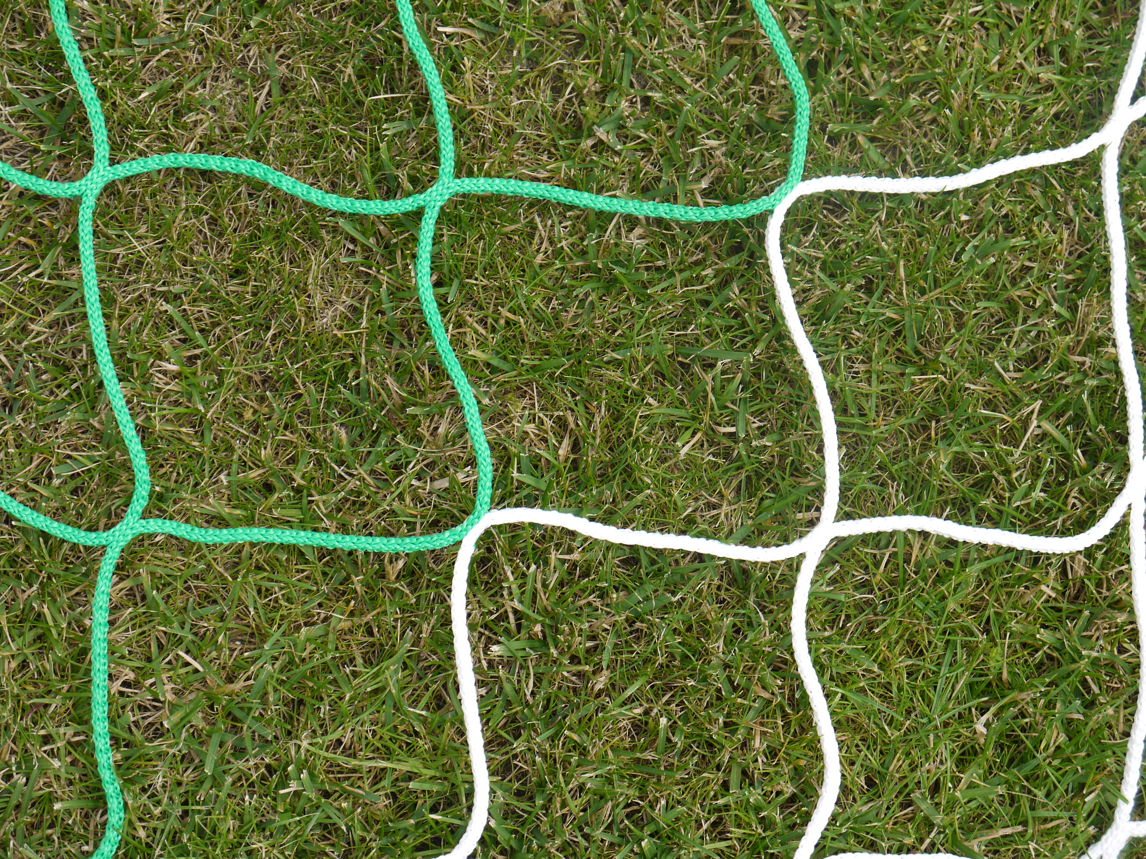 Fussballtornetz 2farbig Tortiefe 0,80 2 m Fussballtornetz 2farbig Tortiefe 0,80 2 m