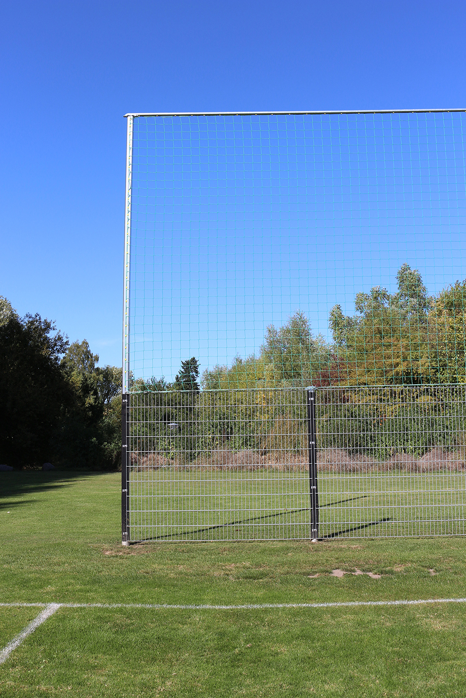 Ballfangzaun 6 x 20m mit Schutznetz und Stabgittermatte