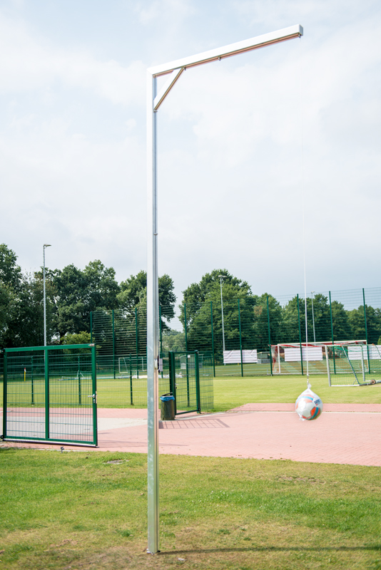 Kopfballpendel einarmig. Kopfballpendel einarmig.